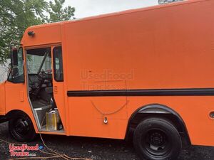 Fully Equipped - 18.5' GMC P3500 Step Van Kitchen Street Food Truck.