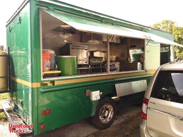 Remarkably Clean Diesel Step Van Kitchen Food Truck / Used Mobile Kitchen Unit