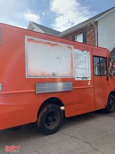 LOW MILES 2003 Workhorse P42 All-Purpose Food Truck | Mobile Food Unit