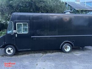 Chevrolet P32 Diesel All-Purpose Mobile Kitchen Food Truck