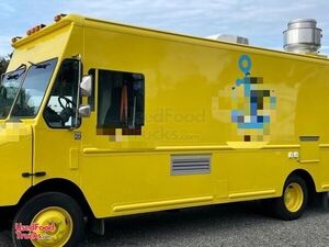 2000 - 27' Freightliner Step Van Food Truck with a Lightly Used Kitchen