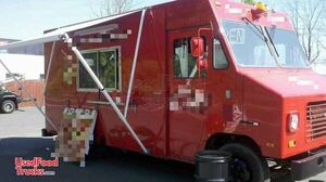 International Workhorse Diesel Mobile Kitchen Food Truck + Grill Trailer.