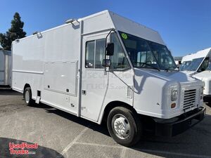 LOW MILES Spotless 2018 Ford F59 V10 20' Step Van All-Purpose Food Truck