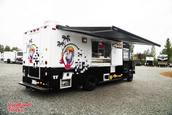 2007 Utilimaster 26' Stepvan Catering and Kitchen Food Truck.