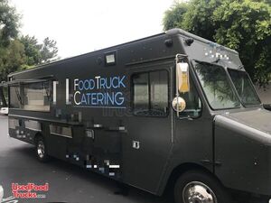 Licensed 30' 2019 Ford F59 Very Low Mileage Professional Kitchen Food Truck.