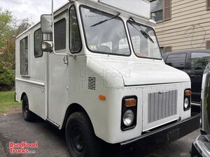 Vintage - 1978 10' Grumman Olson Ice Cream Concession Truck