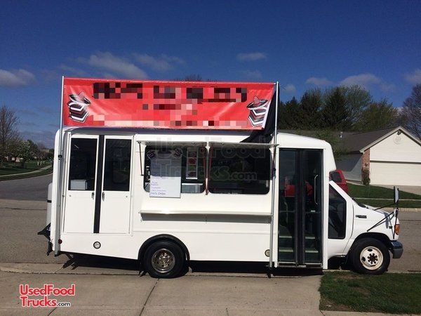 Ready to Use Ford 25' Kitchen Food Truck / Used Mobile Food Unit.