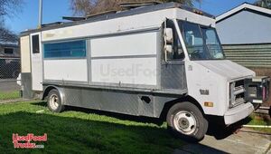 Used Step Van Lunch Serving Food Truck/Canteen-Style Food Truck