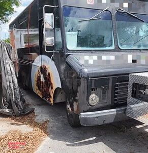 Versatile - 24' GMC Pizza Food Truck Mobile Concession Unit