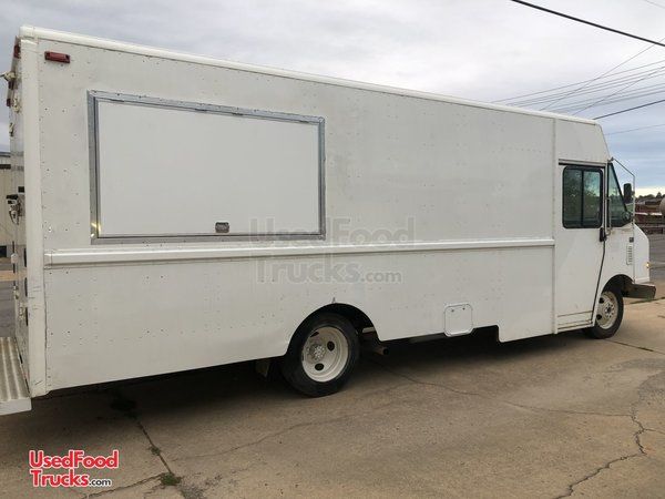 Never Used 2003 MT45 Workhorse Food Truck with 2019 Professional Kitchen.