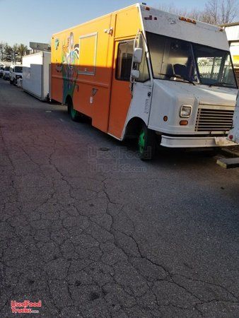 Lightly Used 2005 Chevy WorkHorse 18' Stepvan Kitchen Food Truck.