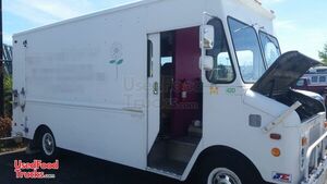 Very Nice Chevrolet Kurbmaster Box Truck Kitchen Food Truck / Mobile Kitchen.