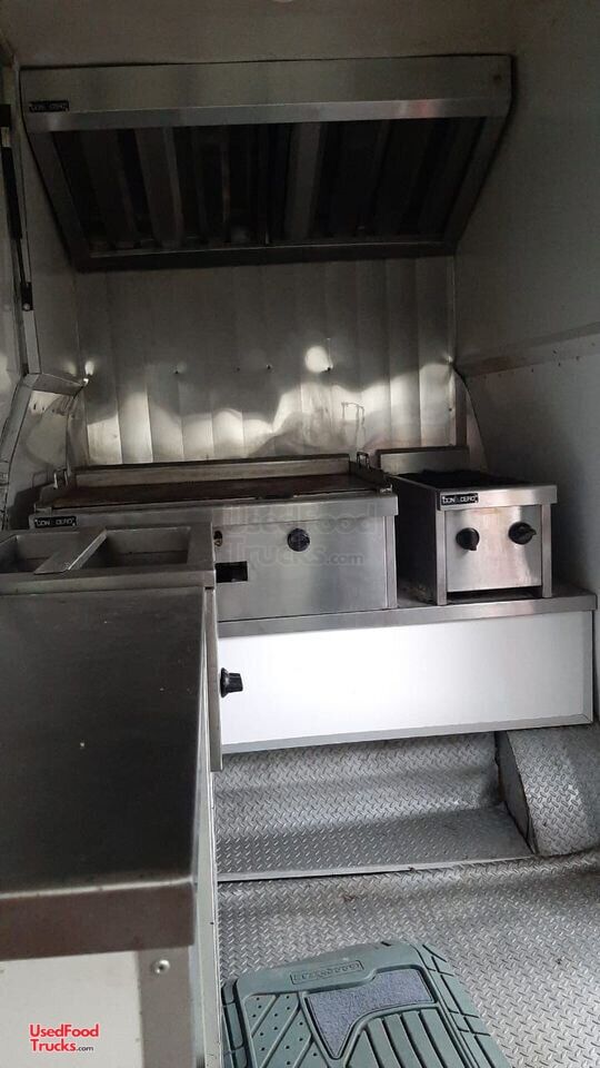 1981 VW Classic Bus Mobile Kitchen Retro Food Truck 1981 VW Classic Bus Mobile Kitchen Retro Food Truck