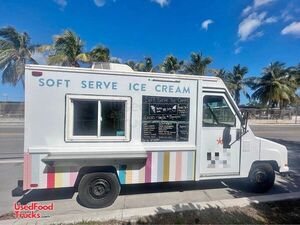 CUTE Utilimaster Aeromate 17.5' Ice Cream Truck | Mobile Soft Serve Unit