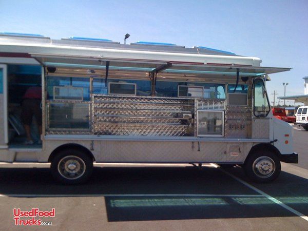 2006 Morgan Olson 24' All-Purpose Kitchen Street Food Truck.