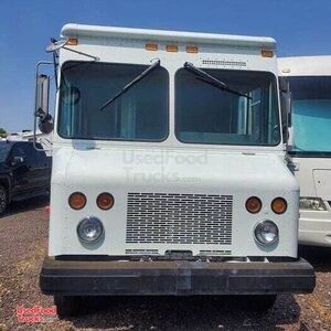 Permitted - 2001 GM Workhorse P42 Diesel Kitchen Food Truck with 2021 Kitchen Build-Out.
