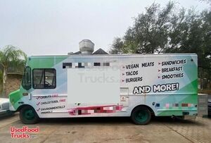Health and Fire Department Approved 2005 Workhorse P42 25' Kitchen Food Truck.