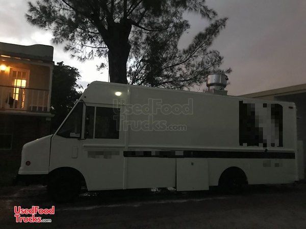 2004 United Food Trucks Inc. Workhorse Food Truck with Commercial 2018 Kitchen