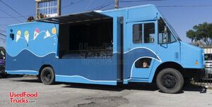 2010 - 20' Workhorse W62 Ice Cream Truck w/ Hydraulic Slide Out Serving Window.