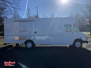 26' Chevrolet P30 Food Truck with 2021 Commercial Kitchen.