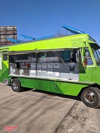 22.5' Chevrolet P30 Step Van Food Truck / All Stainless Steel Mobile Kitchen.
