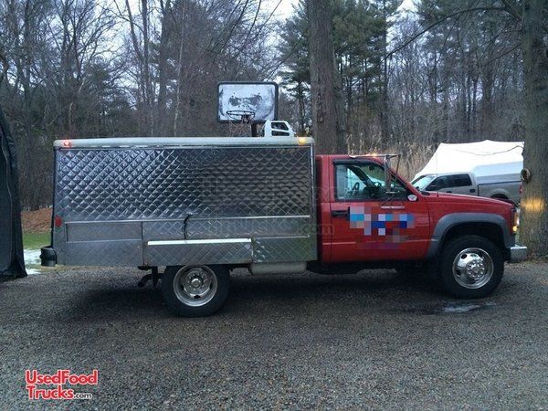 Turnkey 2002 Chevrolet 3500 HD Lunch Serving Canteen Truck.