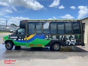 Low Mileage 2002 Ford Diesel Food Truck / Bus Mobile Kitchen Shape.
