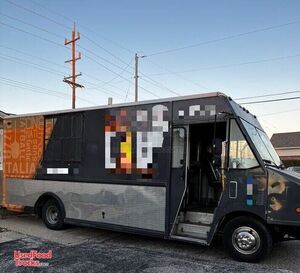 Ready to Roll Chevrolet P30 Step Van Pizza Truck / Used Pizzeria on Wheels.