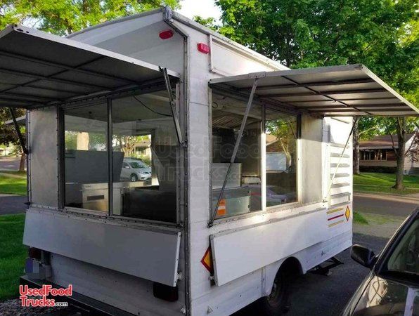 Well-Maintained 8'.5" x 17' Concession Trailer / Used Mobile Food Unit.
