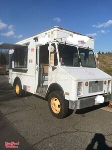 18'. 5 Chevrolet P30 Diesel Step Van Food Truck / Used Kitchen on Wheels.
