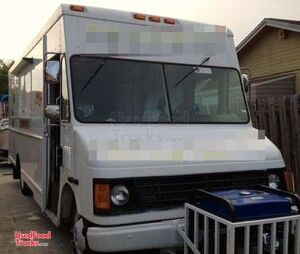 2003 - Chevy Workhorse Food Truck / Mobile Kitchen