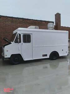 Chevrolet P30 Kitchen Food Truck with Pro Fire Suppression System.