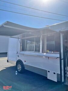 Like-New 2016 Ford E-450 Commercial Kitchen Food Truck.
