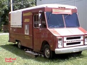 1993 Chevy P30 V6 Concession Truck &amp; Trailer.