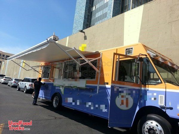 2014 Freightliner MT 55 food Truck Used Commercial Mobile Kitchen Food Truck.