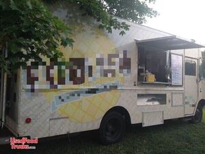 28' Chevrolet P30 Diesel Food Truck / Inspected Mobile Kitchen.