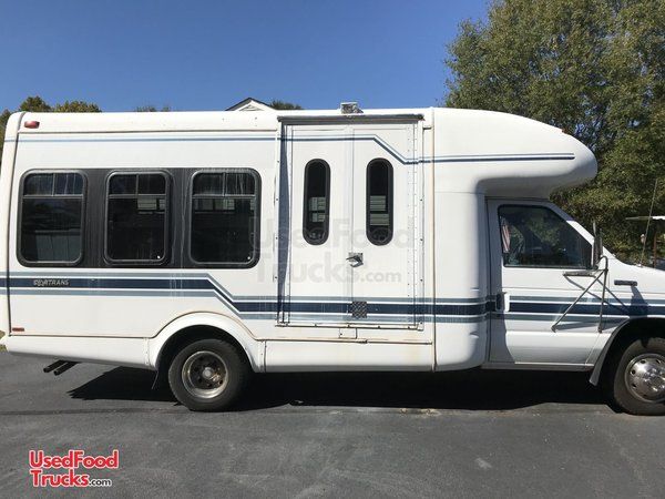 Never Used Turn-key Ford E350 Startrans Snowball / Raspados / Shaved Ice Truck.
