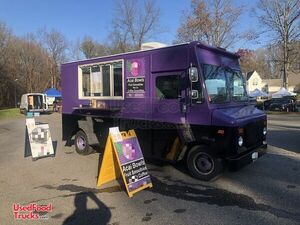 Inspected & Health Dept Approved 19' Workhorse P30 Smoothie and Coffee Truck