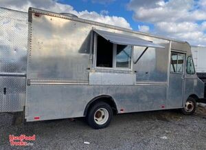 Newly Built Commercial Mobile Kitchen / Inspected Kitchen Food Truck.