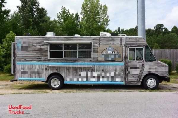 2018 Ford Utilimaster 30' Step Van Kitchen Food Truck.