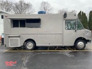 2005 - 22' Freightliner Diesel Step Van Food Truck with Pro-Fire Suppression System.
