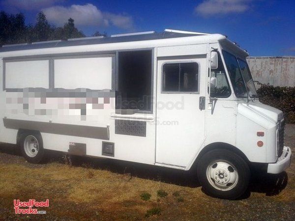 26' Chevy Worhorse Step Van Food Truck/Mobile Kitchen with Workhorse Chassis