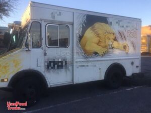 GMC P30 Licensed Diesel Food Truck / Mobile Kitchen Shape.