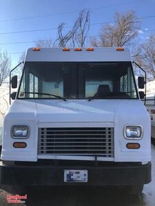 2007 Workhorse 18' Step Van Food Truck with New and Unused 2022 Kitchen.