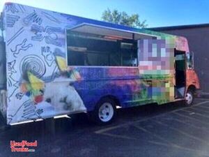 2002 Workhorse P42 Commercial Street Food Truck / Kitchen on Wheels.