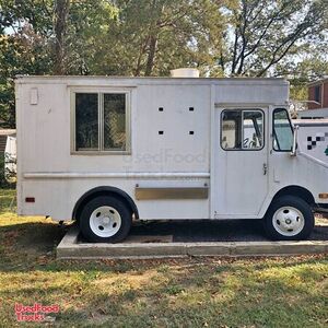 Chevrolet P30 Diesel Food Truck / Mobile Kitchen with Fire Suppression.