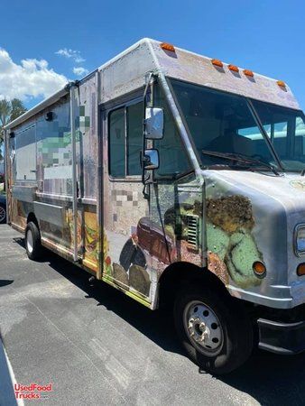 2003 - 22' Ford UtiliMaster Step Van Catering and Kitchen Food Truck.