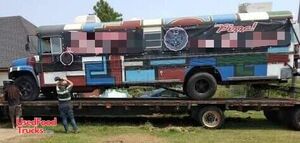 30' Chevrolet Blue Bird Diesel Wood-Fired Pizza Bus / Mobile Pizzeria.