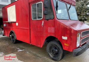 13' Chevy P30 Food Truck with Never Used Professional 2023 Kitchen.