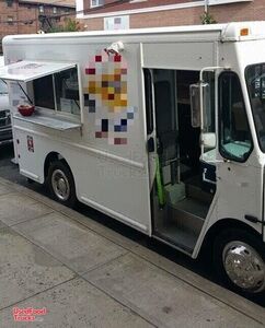 2011 Workhorse Step Van Breakfast and Lunch Food Truck.